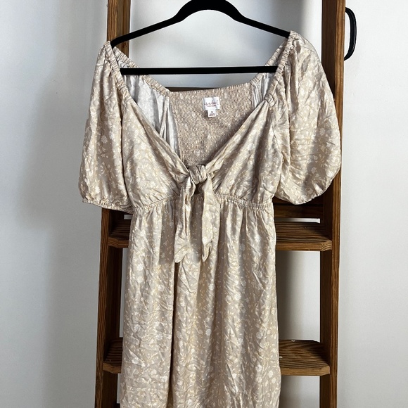 Ingrid+Isabel Tan Dress with a White Flower Patter Size M - Picture 5 of 9